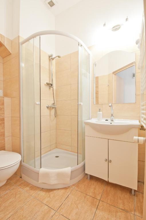 Hotel Borbaratok Haza