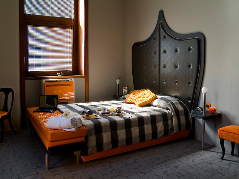 Orange Hotel