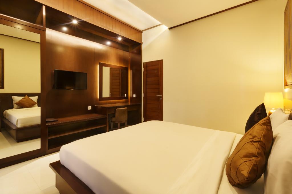 Yulia Beach Inn