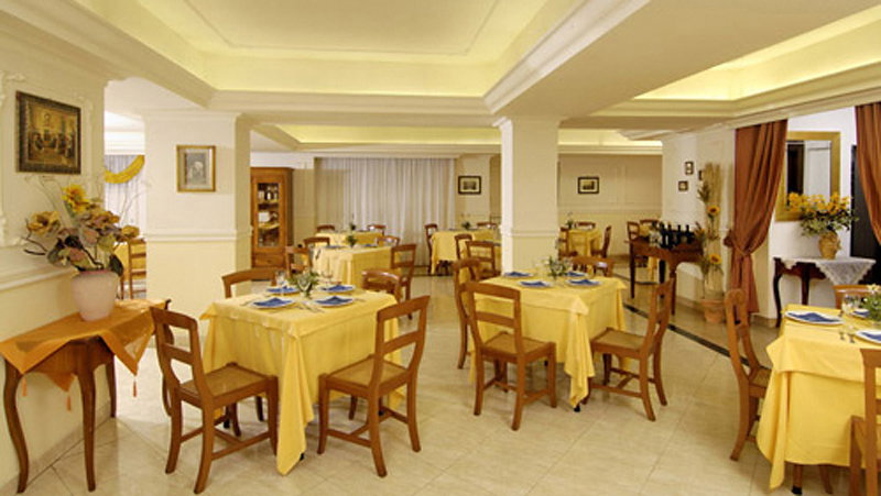 Club House Hotel