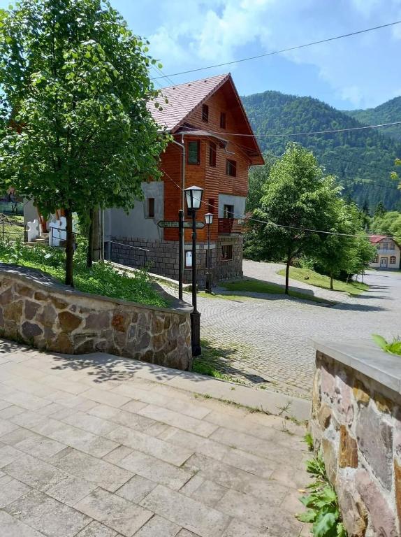 Hotel Casa de oaspeti Kinga's Crown