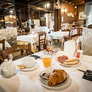 Hotel Johnson cazare Peschiera del Garda