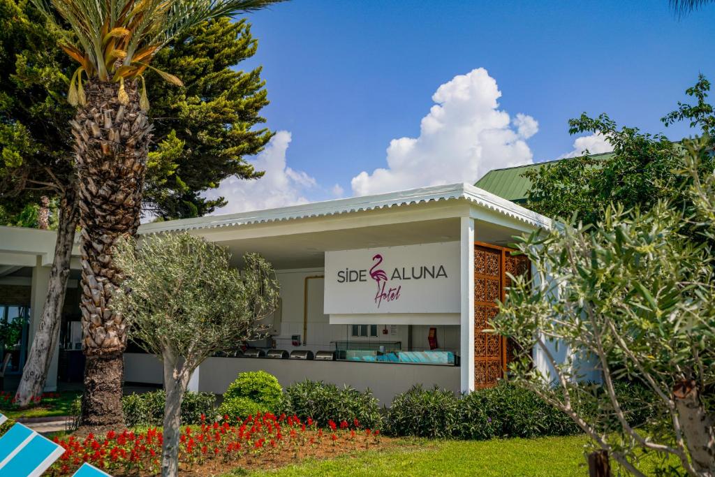 Side Aluna Hotel