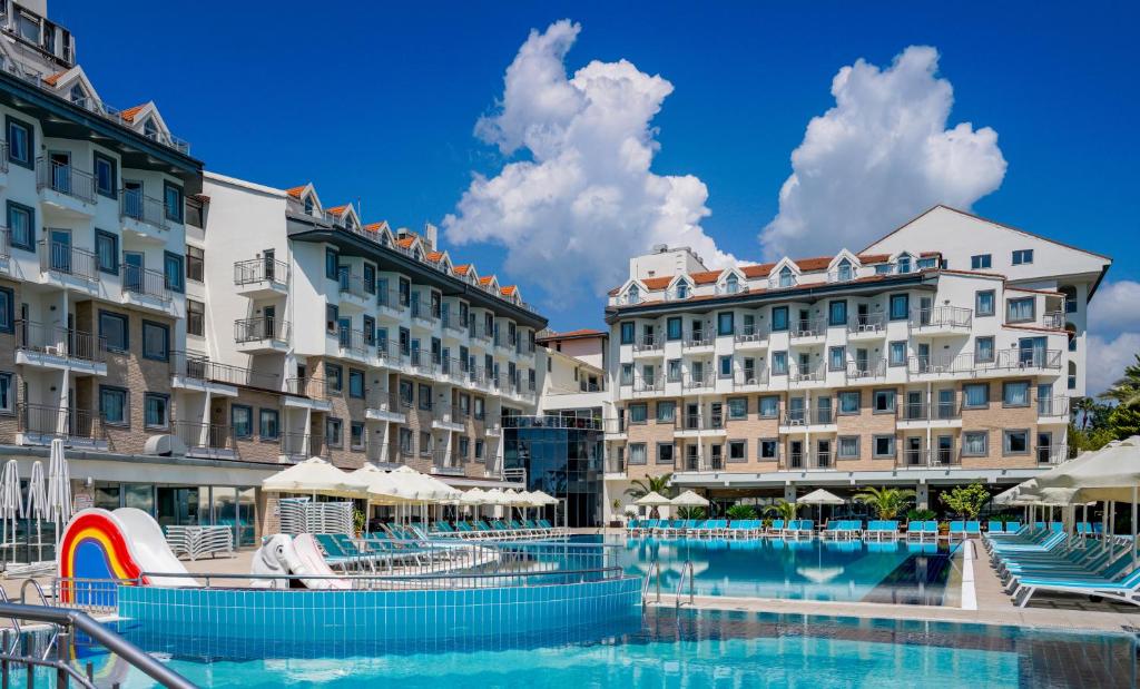 Side Aluna Hotel