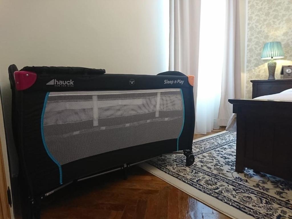 Black Gate 2 Bedroom Apartment In The Heart Of Old Town With Free Private Secured Parking