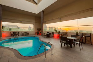 Hotel Ramada By Wyndham Abu Dhabi Downtown cazare Abu Dhabi