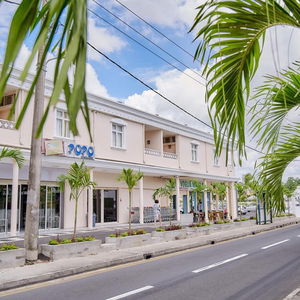 Sejur Les Estivales Beachfront Suites & Penthouses By Lov vacanta Trou aux Biches