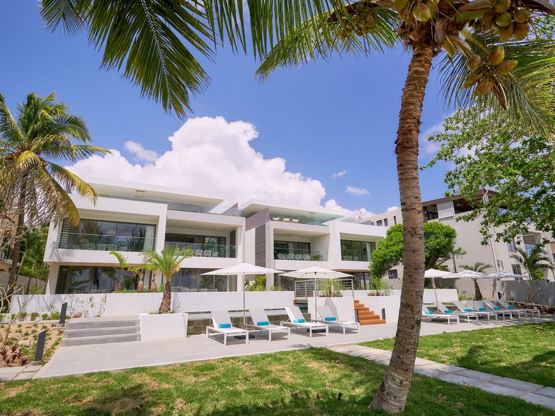 Les Estivales Beachfront Suites & Penthouses By Lov