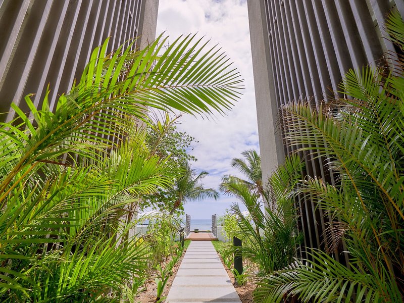Les Estivales Beachfront Suites & Penthouses By Lov