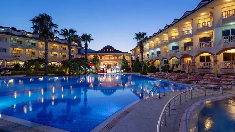 Larissa Sultans Beach