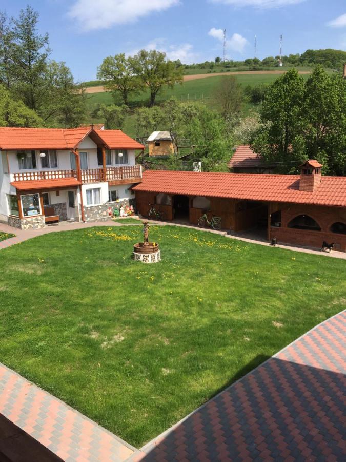 Hotel Casuta Cu Flori