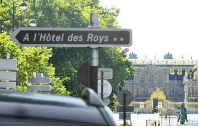 A L'hotel Des Roys