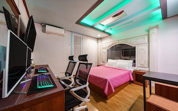 Hotel Sincheon Plus