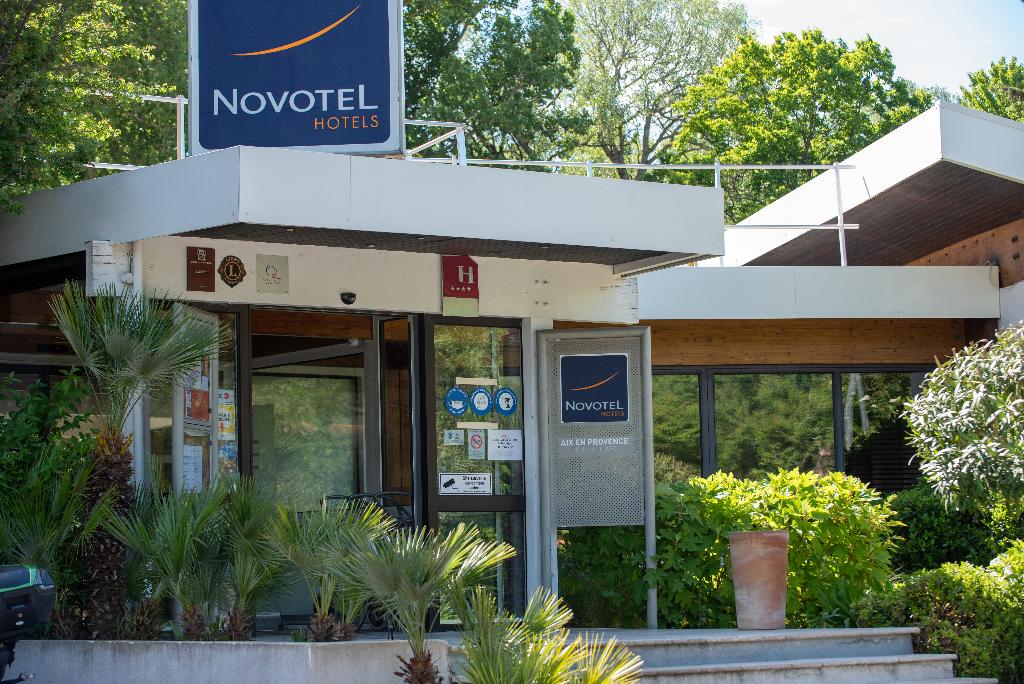 Hotel Novotel Aix En Provence Pont De L'Arc Fenouillères