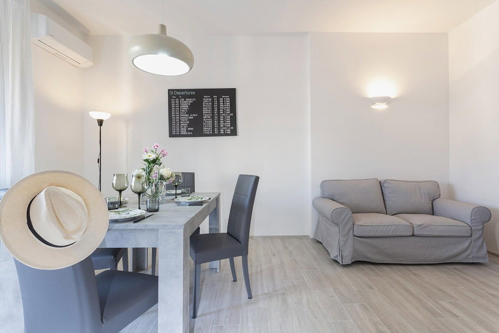 Hotel Contemporary Apartment In Sturla By Wonderful Italy