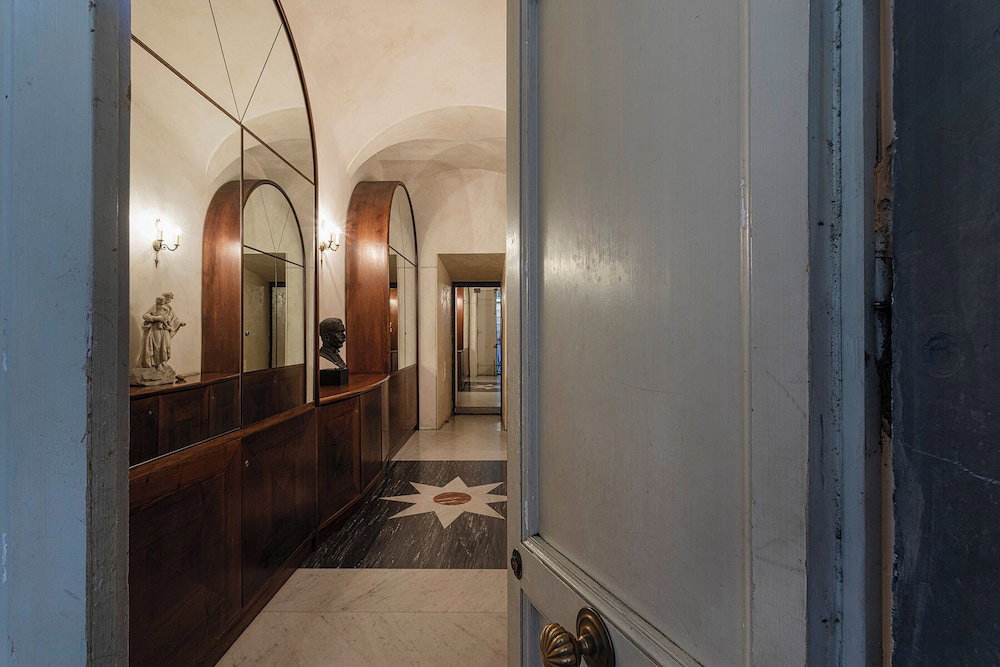 Hotel Garibaldi Attic By Wonderful Italy