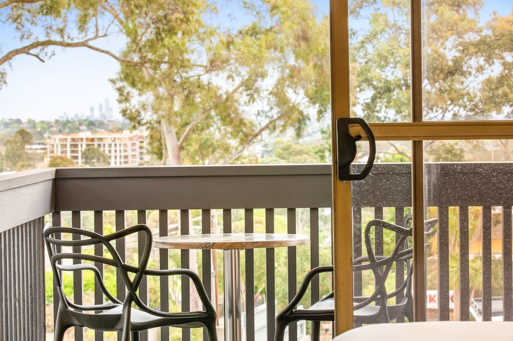 Hotel Nightcap At Shoppingtown Hotel