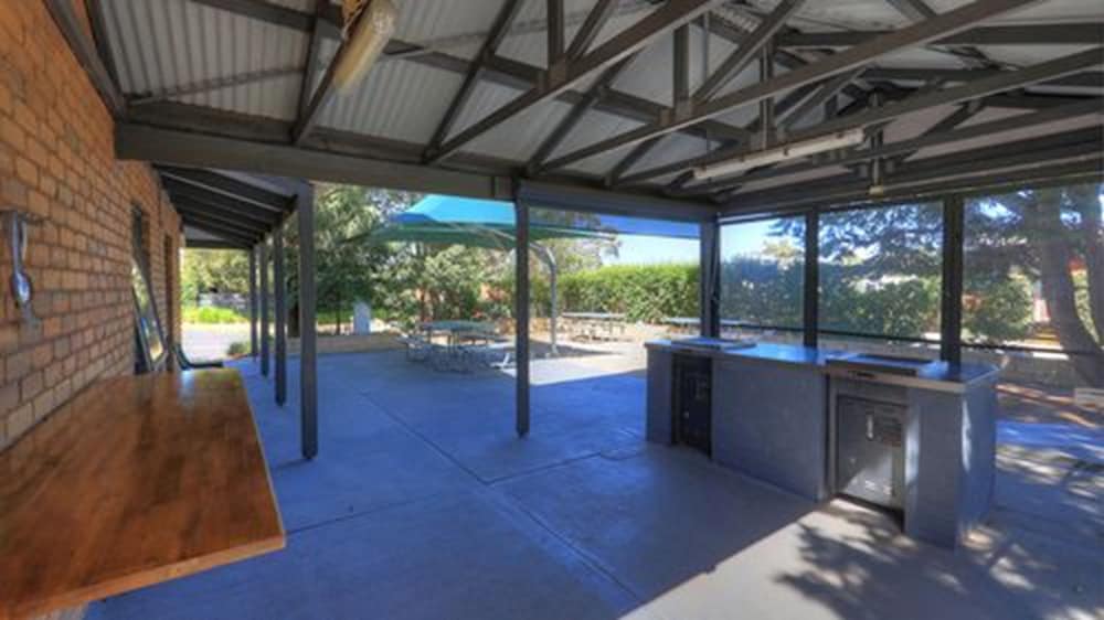 Hotel Airport Tourist Village Melbourne