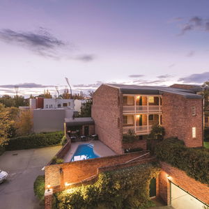 Hotel Medina Serviced Apartments Canberra cazare Canberra