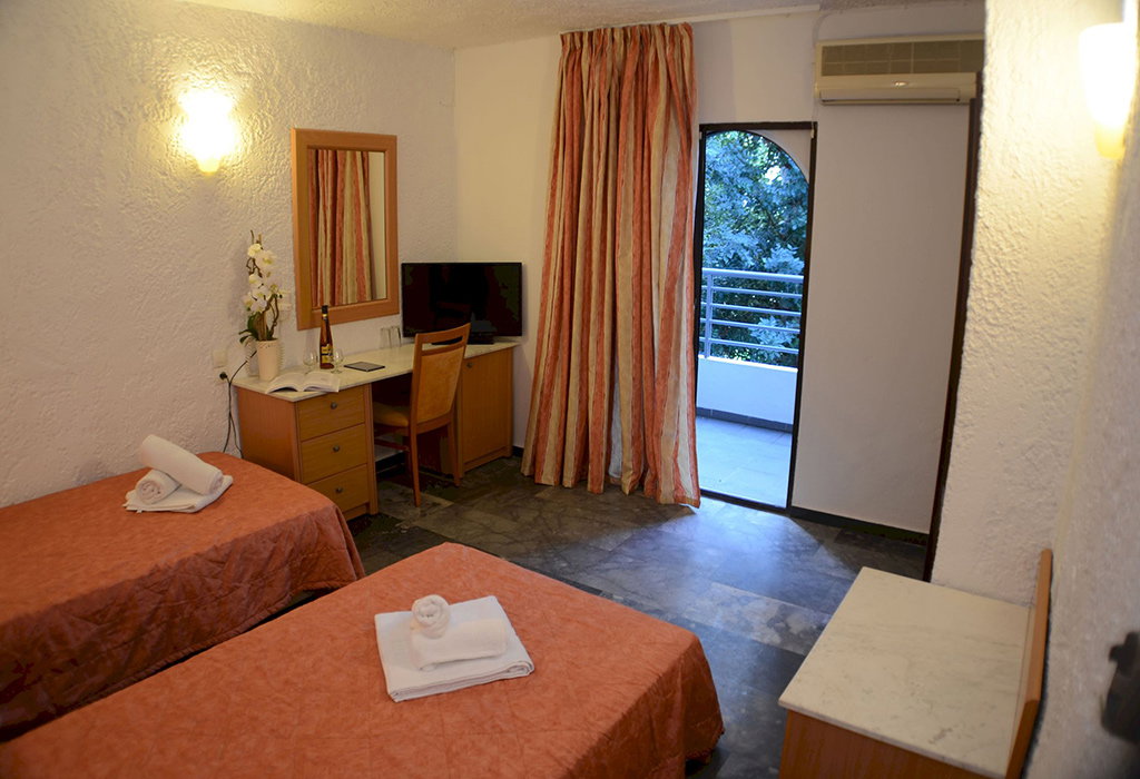 dal travel Karteros Hotel