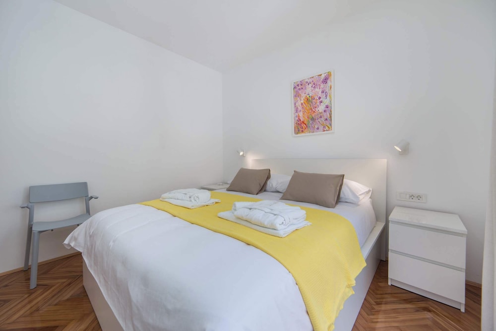 Hotel Apartments Ema