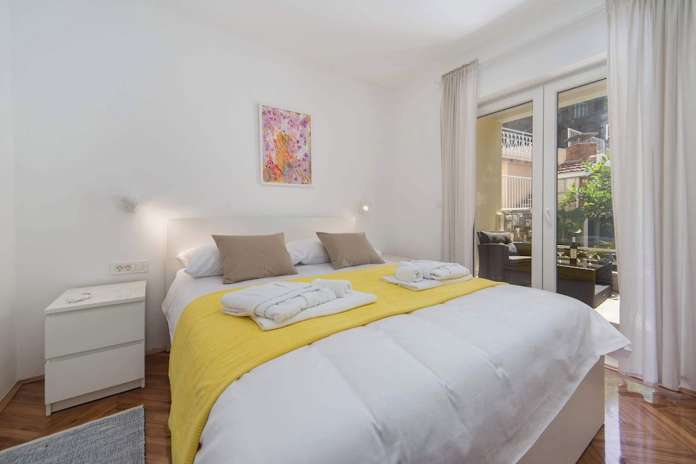 Apartments Ema