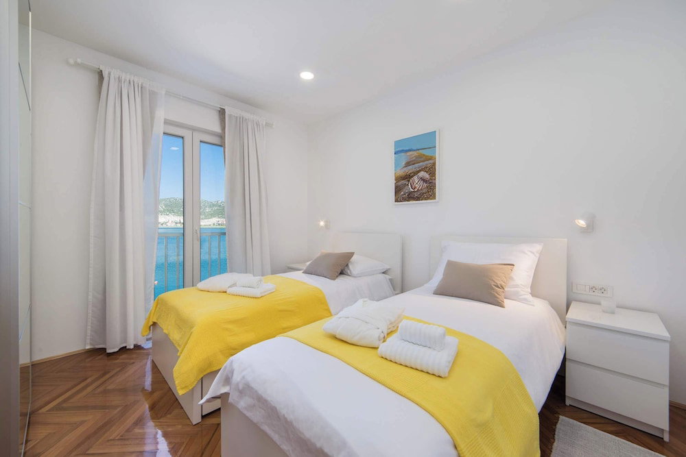 Apartments Ema