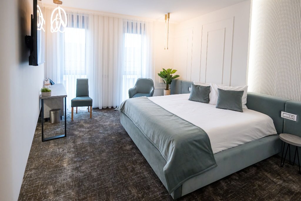 Alive Hotel