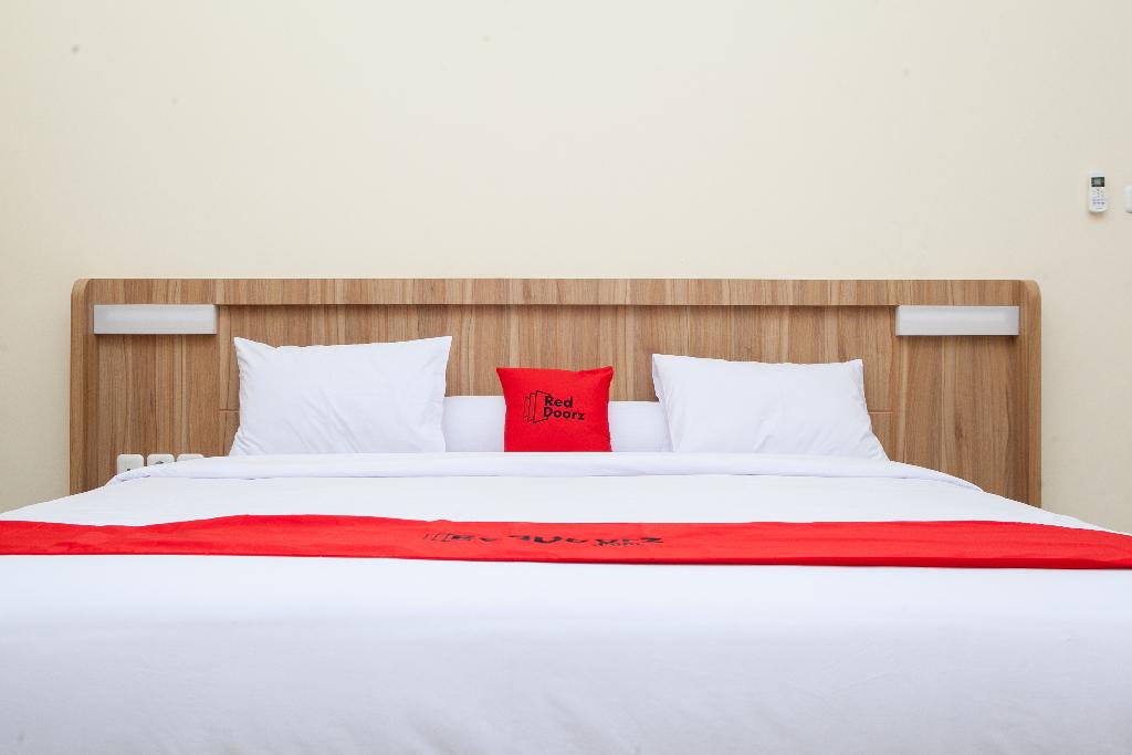 Hotel Reddoorz Plus Near Pasundan University
