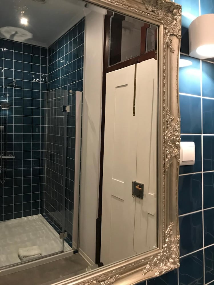 Hotel Oryza Guest House & Suites