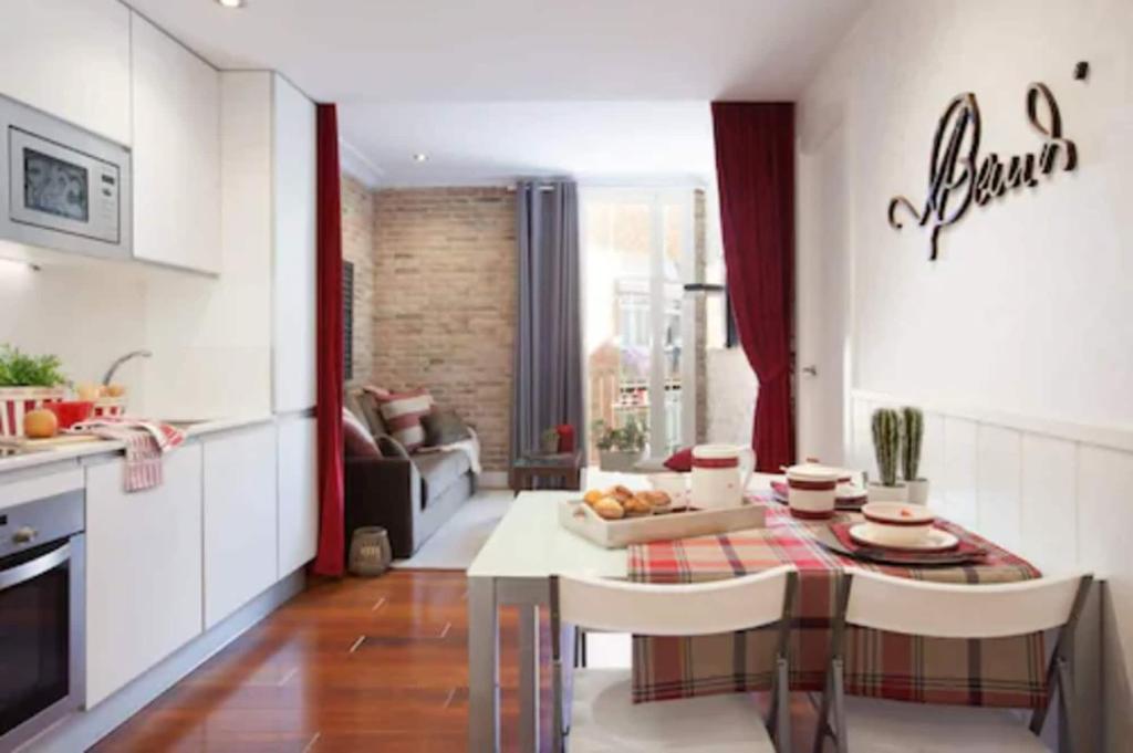 Enjoybcn Gaudi Apartments