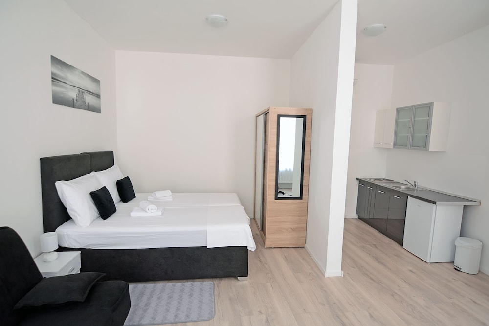 Hotel Virtus Apartments And Rooms