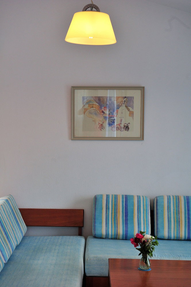Eye Q Resort
