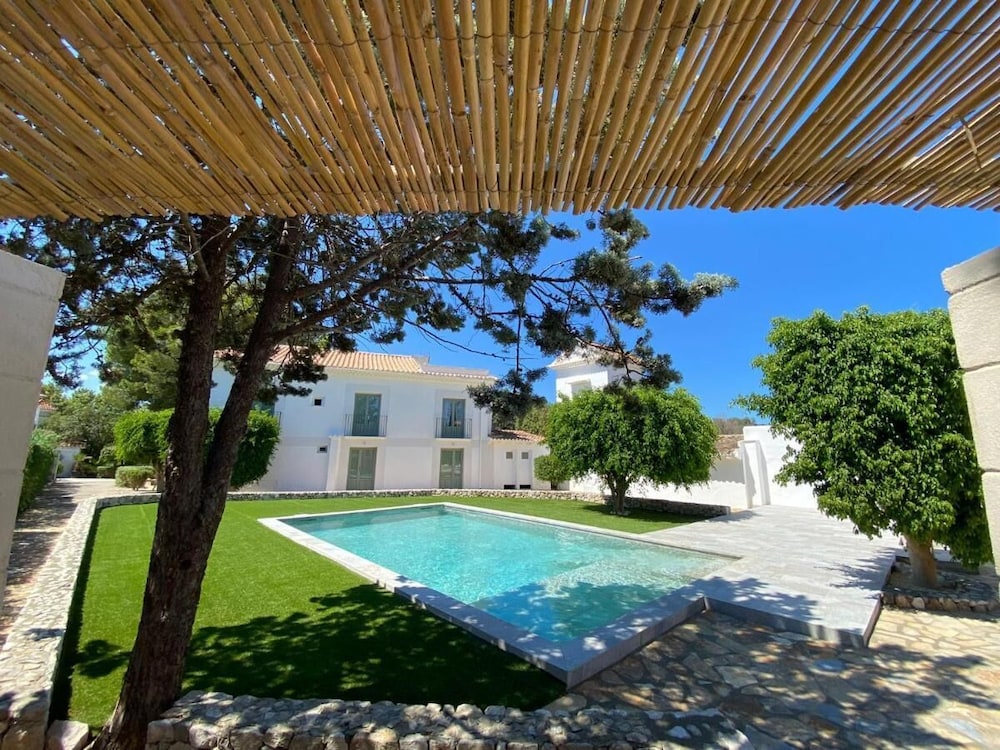 dal travel Hostal Alma