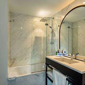 Sejur H10 Puerta De Alcalá vacanta Madrid