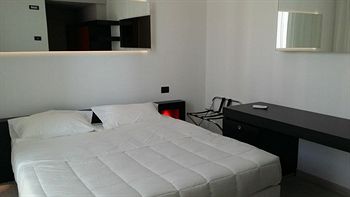 Blue Shades Aparthotel