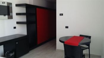Blue Shades Aparthotel