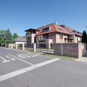 Hotel Várfürdö-Panzió Apartmanház cazare Gyula