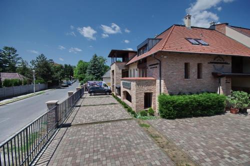 Várfürdö-Panzió Apartmanház
