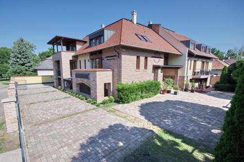 Várfürdö-Panzió Apartmanház
