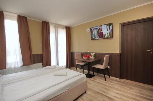 Várfürdö-Panzió Apartmanház