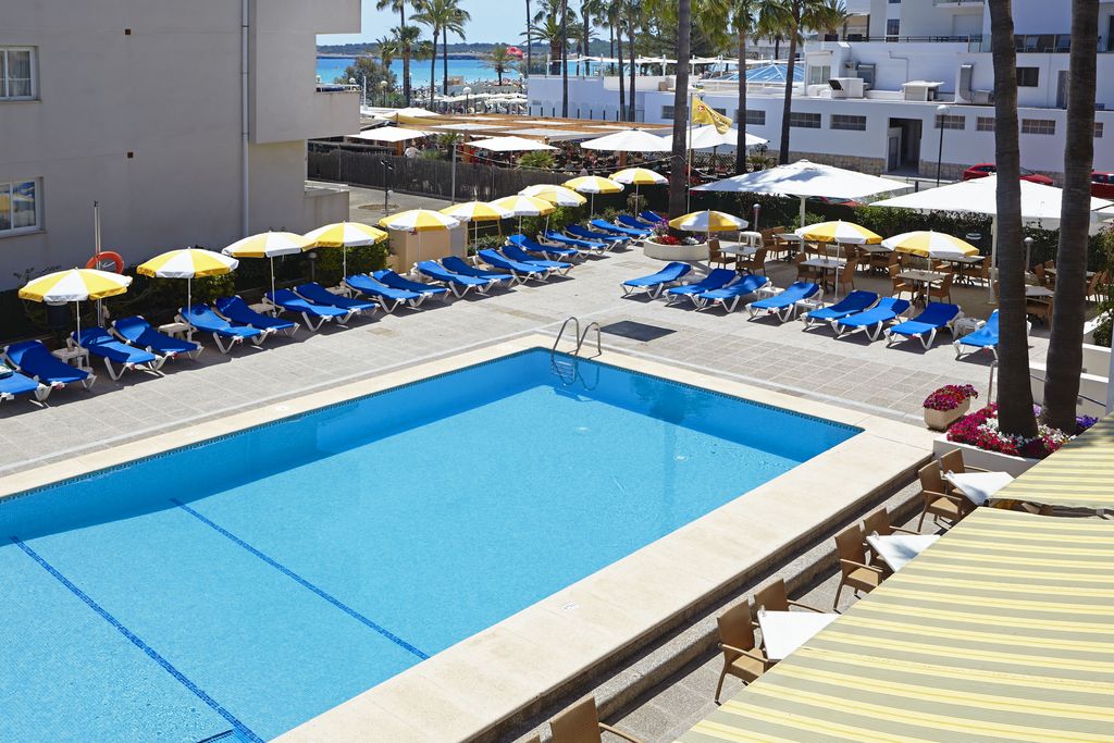 Universal Hotel Bikini