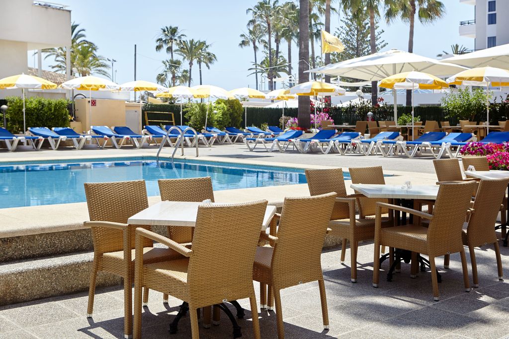 dal travel Universal Hotel Bikini
