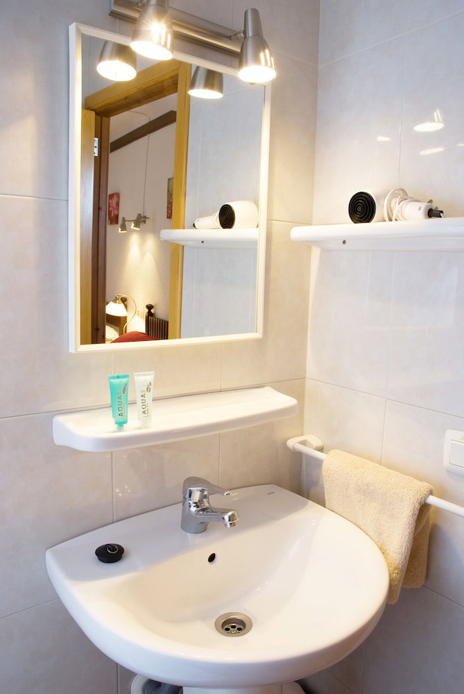 dal travel Marblau Hostal