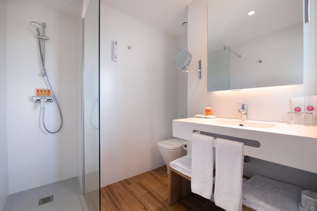 dal travel Hotel Js Yate
