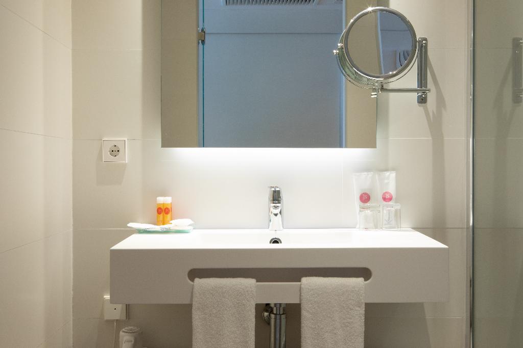 dal travel Hotel Js Yate