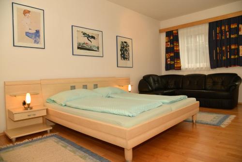 Hotel Appartement Holiday + Villa Theresa