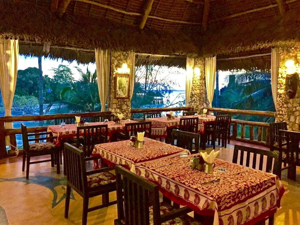 Mangrove Lodge