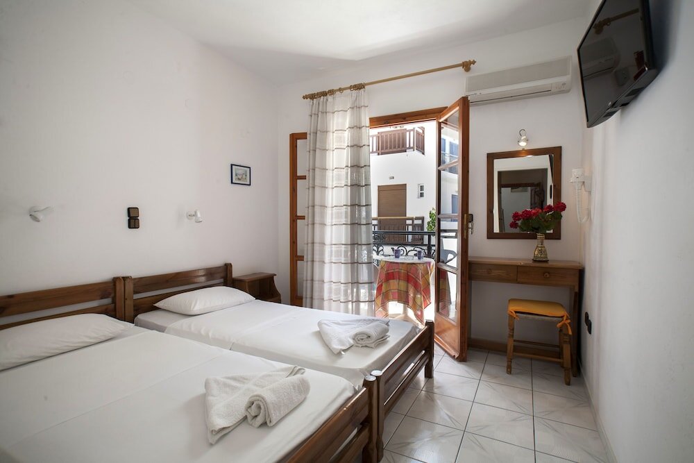 Kapetanos Rooms
