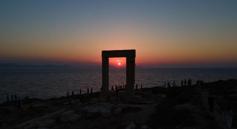 Portara Seaside Luxury Suites